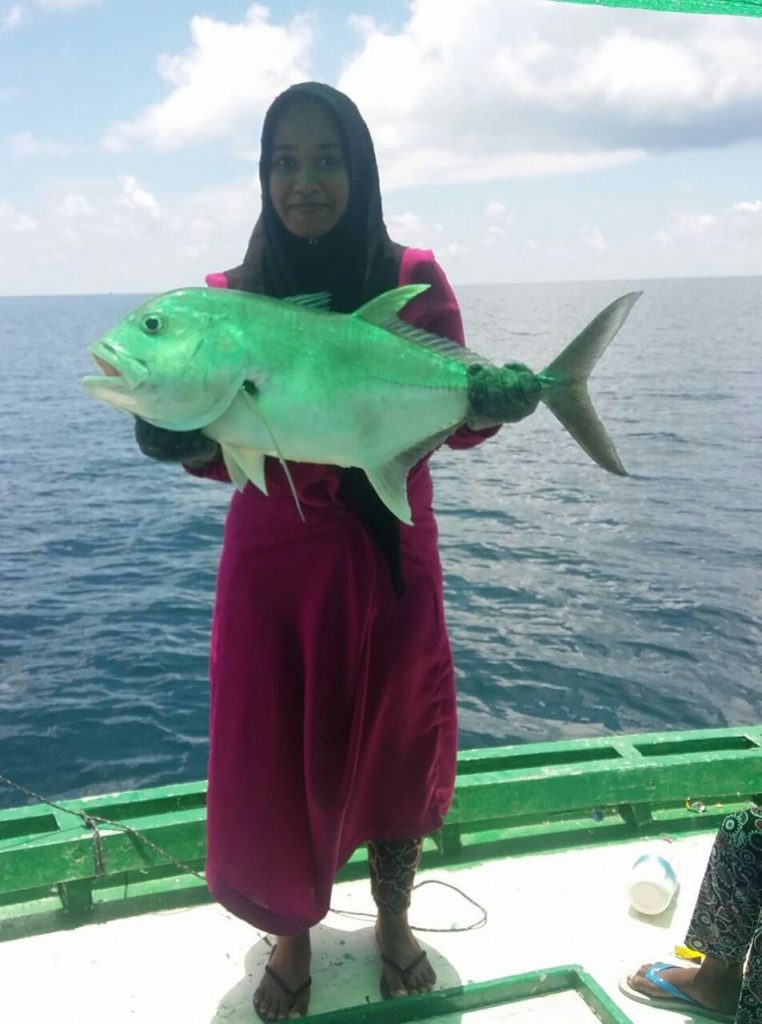 ދުވަހުގެ މަސްވެރިކަން އަންހެނަކު ދައްކާލަނީ -- ފޮޓޯ: ޒުހުދާ/އީޓީ