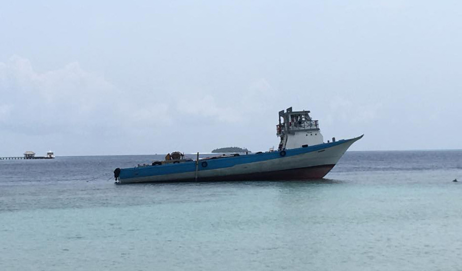 ދޮންފަނު ފަރަށްއެރި ދޯނި ފުންކޮށްފި