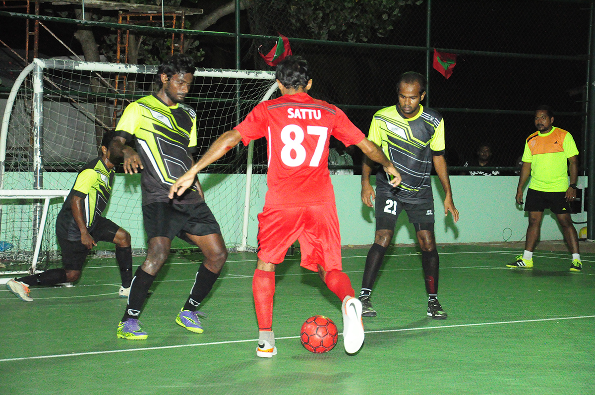 ފުޓްބޯޅަ ދަނޑާއި ފުޓްސަލް ދަނޑު ބަންދުކޮށްފި