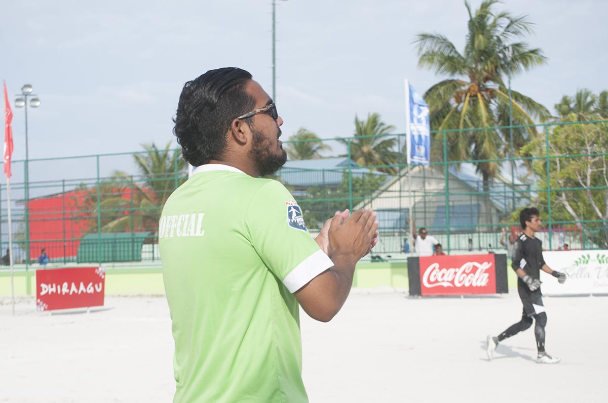 އިރުމަތި ލަވާރސްގެ ކޯޗް އަފްހަމް ރަޝީދު | އީޓީ ފޮޓޯ:ރާއިފް ޔޫސުފް