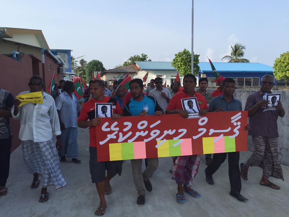 ގާސިމް މިނިވަން ކުރުމަށް ގޮވާލައި ތުޅާދޫގައި މުޒާހަރާ ކޮށްފި