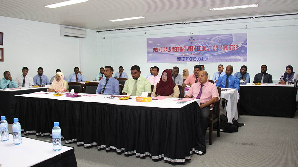 ބ. އަތޮޅުގެ ޕްރިންސިޕަލުންނާ އެޑިޔުކޭޝަން މިނިސްޓަރު ބައްދަލުކުރައްވަނީ