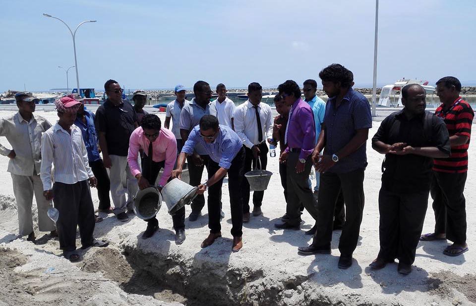 ކެންދޫގައި ހަދާ ފުޓްސަލް ދަނޑުގެ ބިންގާ އަޅައިފި