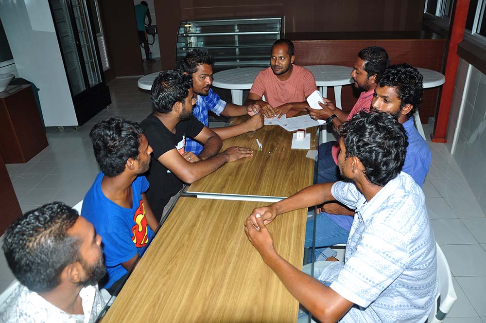 ބ.އެޓޯލް ޔުނިޓީ ފުޓްސަލް ޗެލެންޖުގެ ޗެންޕިއަން  އަދި ރަނަރަޕް ޓީމަށް ފައިސާ ހަވާލުކޮށްފި