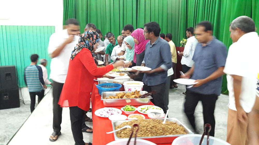 އޮފީސްތަކުގެ މުވައްޒަފުންގެ ބޮޑު މާހެފުމެއް ބާއްވައިފި