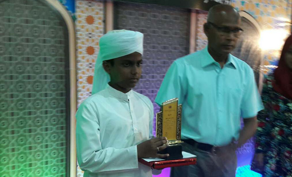 ފޭލިން މުސްޠަފާގެ އަގު ވަޒަންކޮށްފި