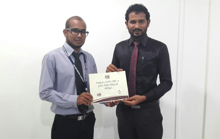 ފޭލިން ބ. އަތޮޅުގެ ރަށްރަށަށް މުސްހަފް ހަދިޔާކޮށްފި