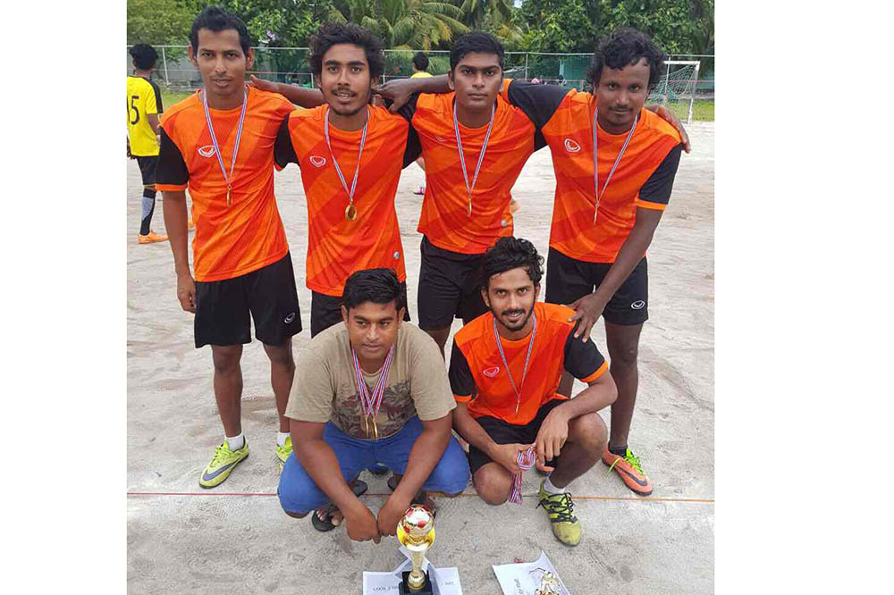 ޔަކީސް ތްރީ އޮން ތްރީ ދި ފްރެންޑްސް ކާމިޔާބުކޮށްފި