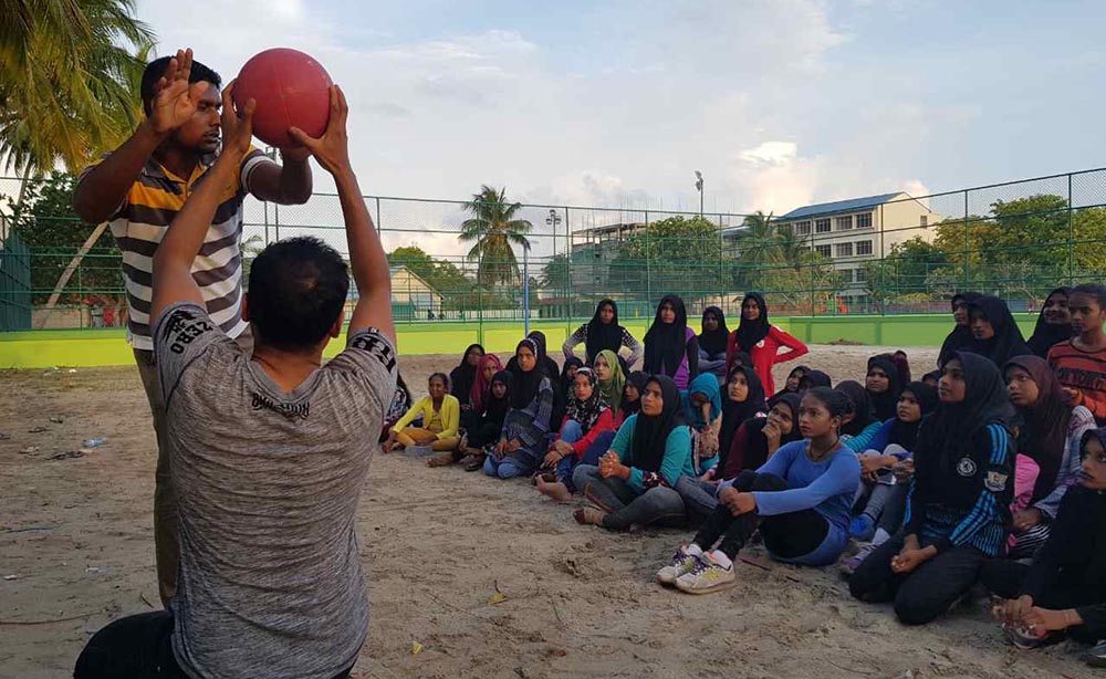 ނެޓްބޯޅަ ކޯޗިން ކޭންޕެއް ފަށައިފި