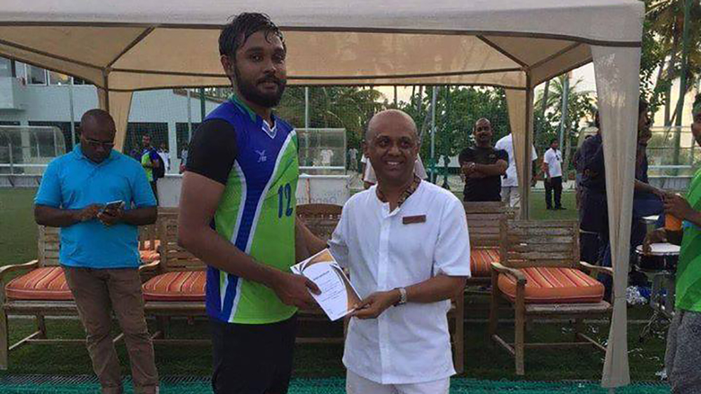ކޮންރެޑް ބަލިކޮށް ސޮނޭވާ ސެމީއަށް
