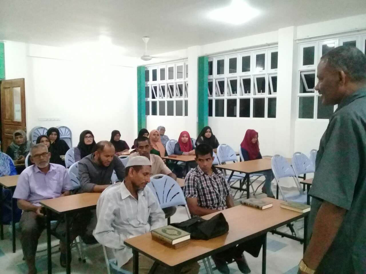 ދަރިވަރުންނާއެކު ބެލެނިވެރިން ވެސް ގުރުއާން ހިތުދަސްކުރަނީ