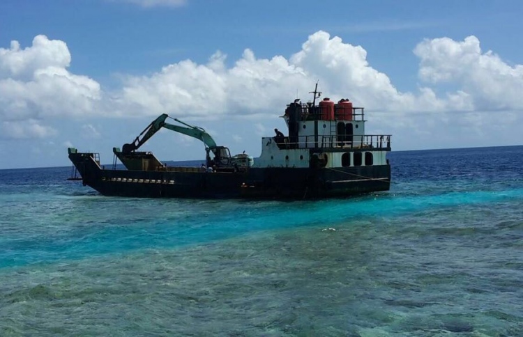 ކެންދޫ ފަރަށް ޓަގު ބޯޓެއް އަރައި، ގެއްލުންތަކެއް ލިބިއްޖެ
