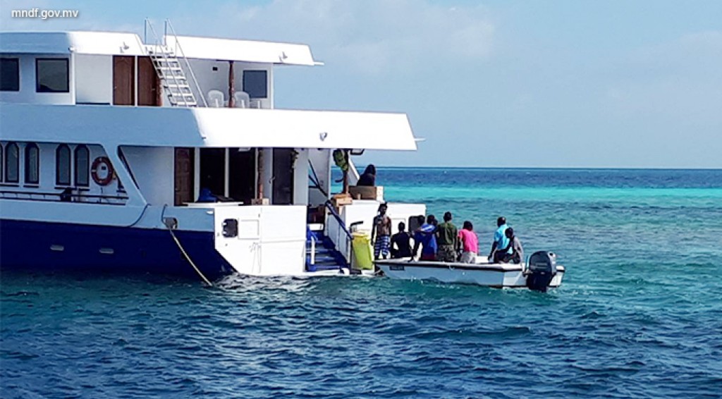 ދިގުފަރު ފަރަށް ސަފާރީއެއް އަރައިފި