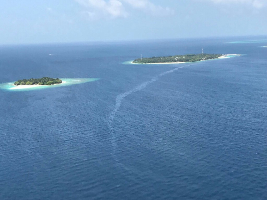ކެންދޫ ކައިރިއަށް އަޑިއަށް ދިޔަ ބޯޓުން ކަނޑަށް ތެޔޮ ލީކްވަނީ