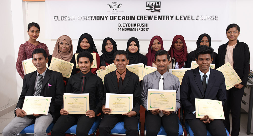 ކެބިން ކްރޫ އެންޓްރީ ލެވެލް ކޯސް ނިމި، ސެޓްފިކެޓް ދީފި