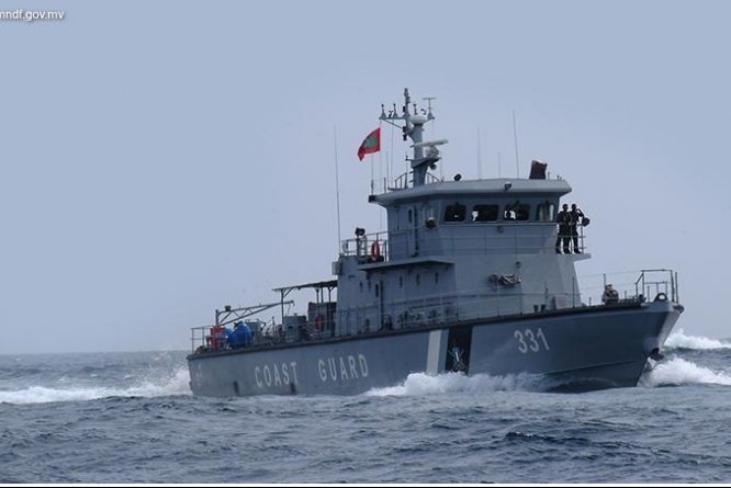 ތުޅާދޫއަށް ދަތުރުކުރި ލޯންޗެއް ފަރަށް އަރައި ގެއްލުންތަކެއް ލިބިއްޖެ