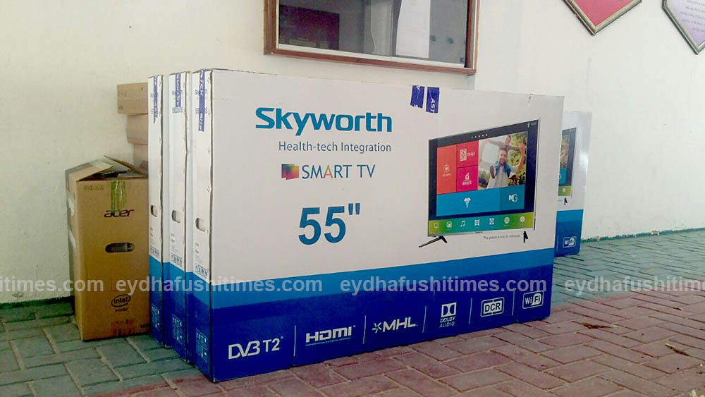 އަމިއްލަ ފަރާތަކުން ތައުލީމީ މަރުކަޒަށް އެއްލައްކަ ރުފިޔާގެ ތަކެތި ހަދިޔާކޮށްފި