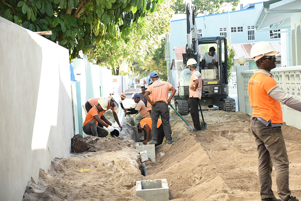 މަގުހެދުން ދިގުލައިގެންދާތީ ކައުންސިލުން ކަންބޮޑުވެއްޖެ!