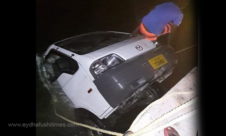 ތުޅާދޫގައި ވާޓަރު މަތިން ޕިކަޕެއް މޫދަށް ވެއްޓިއްޖެ