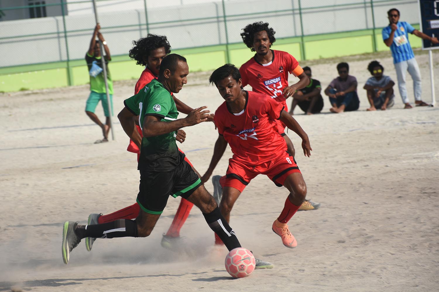 ލަވާސް ޓީމުން ބަދަލުހިފަން ނުކުންނަ އިރު ފެއިމްސް މިފަހަރުވެސް ތައްޓަށް