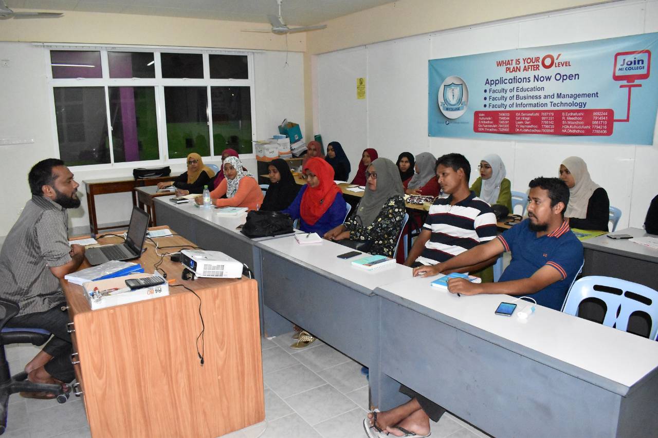 މައި ކޮލެޖުން އޭދަފުށީގައި މާސްޓާސް ޑިގްރީއަށް ކިޔަވައިދޭން ފަށައިފި