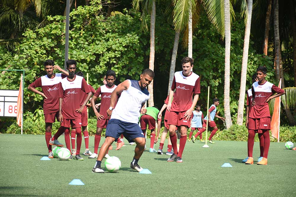 އަމިއްލަފުށީގައި ކުޑަކުދިންނަށް ހާއްސަ ފުޓްބޯޅަ ކޭމްޕެއް ފަށައިފި