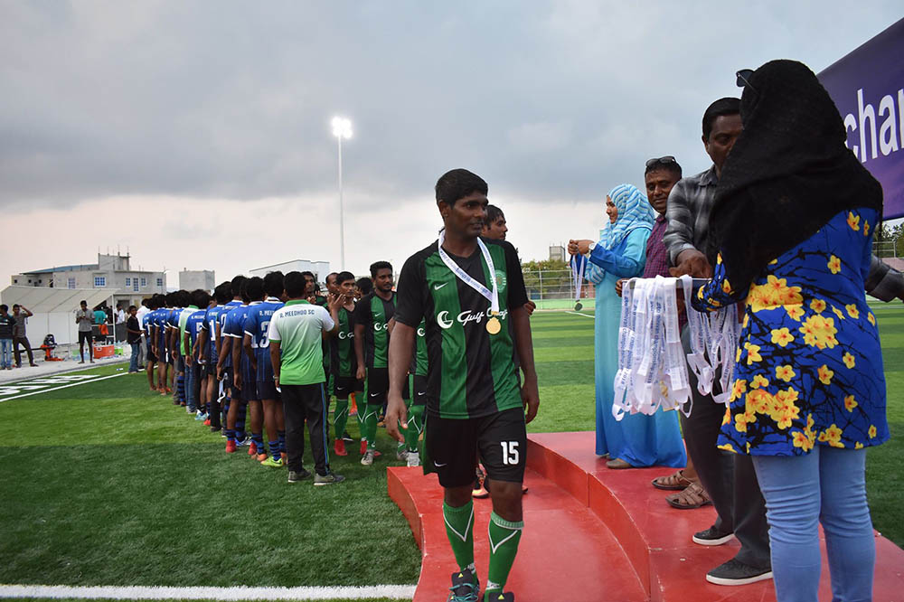 އުމުރުން 40 އަހަރު، އަދިވެސް އެންމެންގެ ތައުރީފް މަޖިއްޓޭއަށް