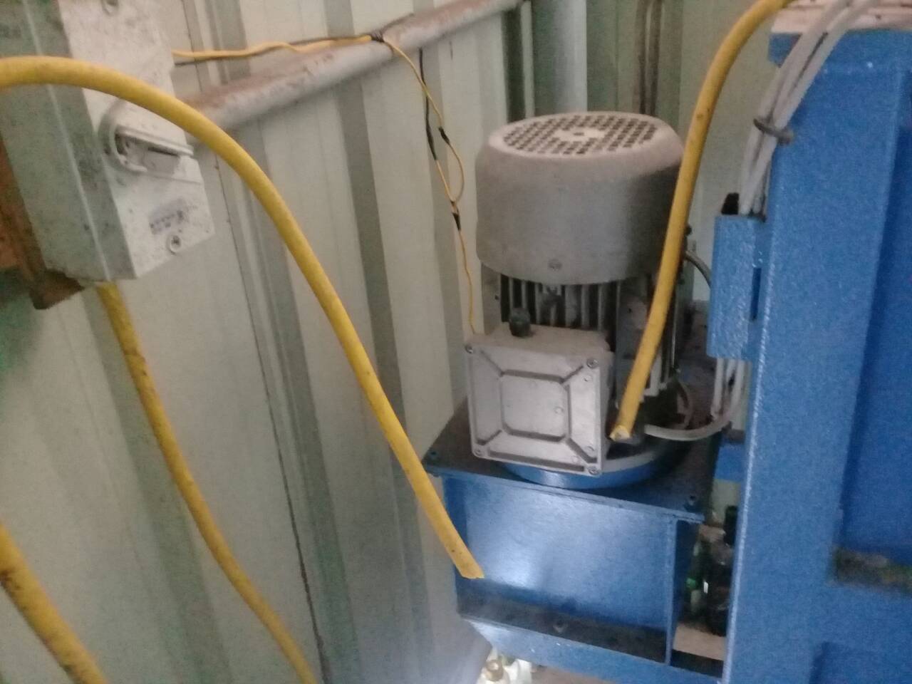 ކުނި ރިސައިކަލް ކުރާ މެޝިންތަކުގެ މައި ކޭބަލްތައް ބުރިކޮށްލައިފި