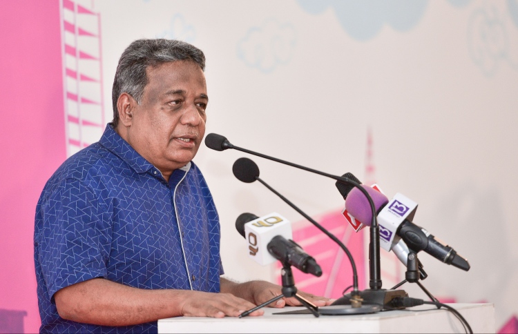 ސަލީމް މިއަހަރުވެސް އޭދަފުށީ ރައްޔިތުންނަށް ކާޑުގެ ބާވަތްތައް ހަދިޔާކޮށްފި