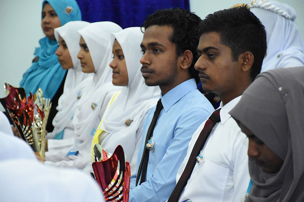 އޭލެވެލްގައި ހުރިހާ ގޮތަކުން އެންމެމޮޅު ދަރިވަރުންނަށް ލެޕްޓޮޕް ދެނީ