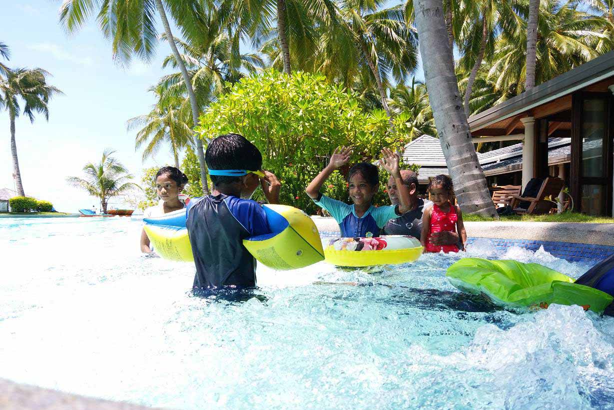 އީދު ބަންދުގައި ރޯޔަލްއަށް 370 ދިވެހިން ޗުއްޓީއަށް!