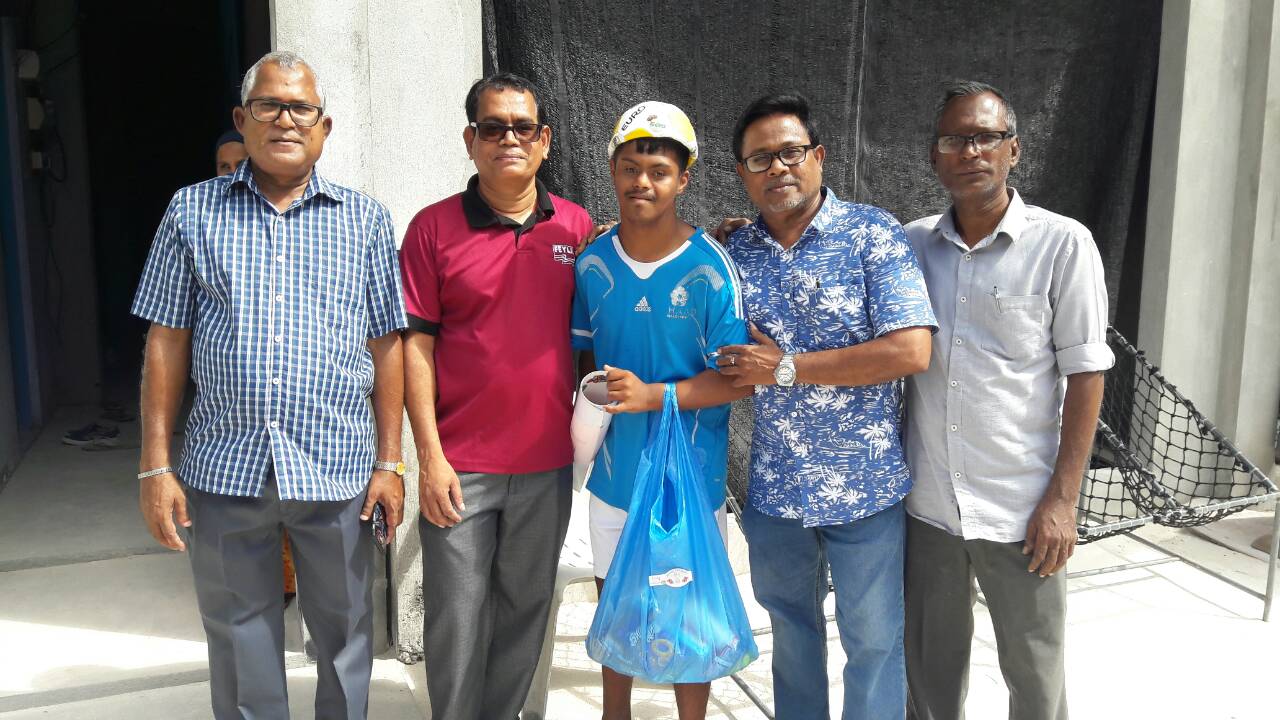 ފޭލިން އީދު ހަދިޔާ ބަހައިފި