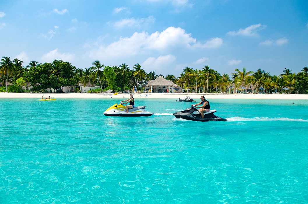 ފިިނޮޅު ރިސޯޓް ލޯންޗެއްގެ ބުރަފަތިން ޖެހި ފަތުރުވެރިއަކު މަރުވެއްޖެ