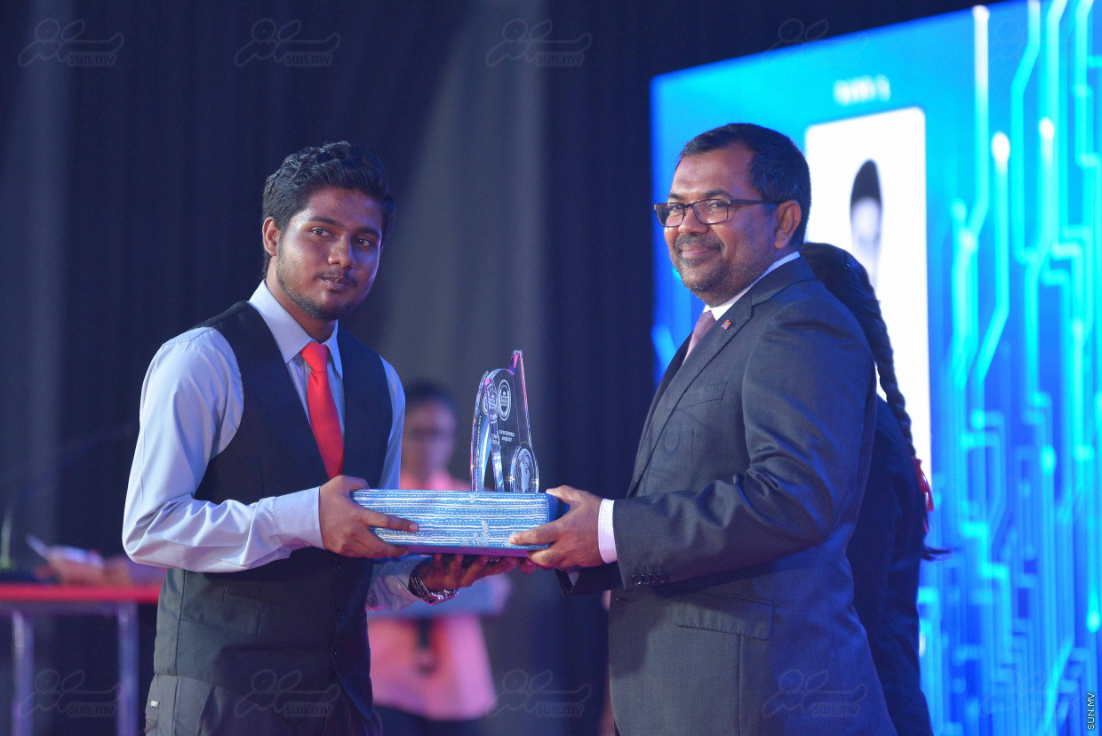 ދުނިޔޭގެ ގަދަ 10 ގައި ބ. އަތޮޅު ތައުލީމީ މަރުކަޒުގެ ދަރިވަރަކު ހިމެނިއްޖެ