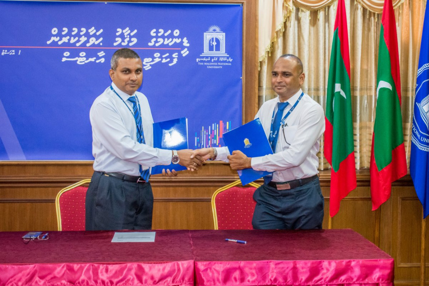 އެމްއެންޔޫގެ ފެކަލްޓީ އޮފް އާޓްސްގެ ޑީން ކަމަށް އާސިމް