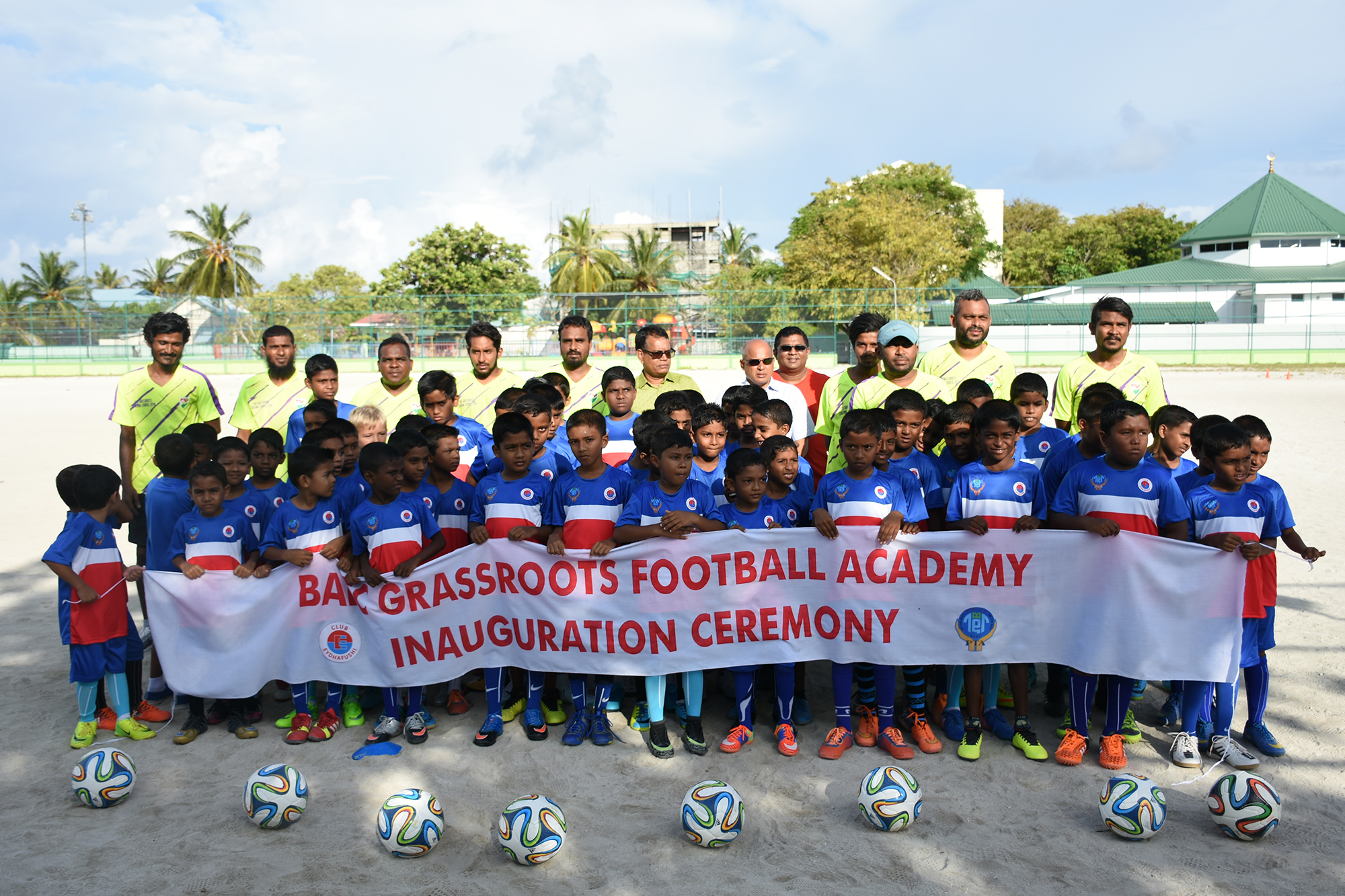 އޭދަފުށީގައި ގްރާސް ރޫޓްސް ފުޓްބޯޅަ އެކަޑަމީއެއް ފަށައިފި