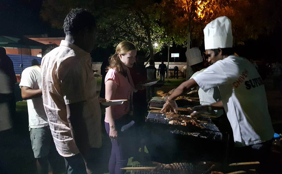 ކިހާދޫ ސްކޫލް ޑިނާ ނައިޓުން އެއްލައްކައަށްވުރެ ގިނަ ރުފިޔާ