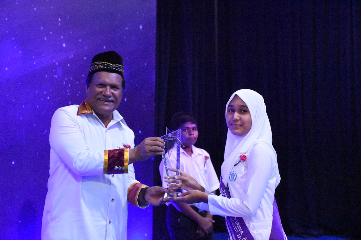 ބ. އަތޮޅު ތައުލީމީ މަރުކަޒު ގެ އެންމެ މޮޅު ދަރިވަރުންނަށް ޔުމްނާ އާއި ޝަމާއިލް