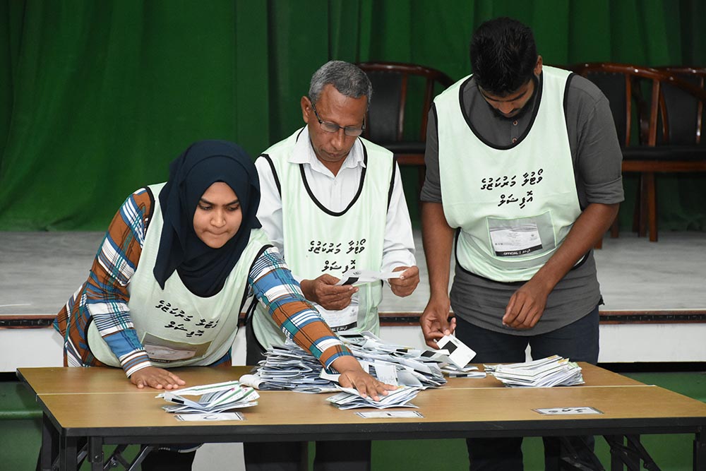 ލައިވް: ބައެއް ވޯޓްފޮށިތަކުގެ ނަތީޖާ އިއުލާން ކުރަން ފަށައިފި