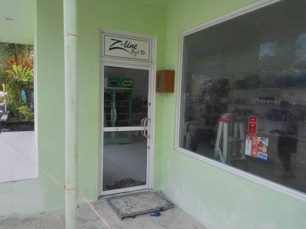 ހިތާދޫ ފިހާރައެއް ފަޅާލައި ވައްކަންކުރި ދެ މީހަކު އަތުލައިގެންފި