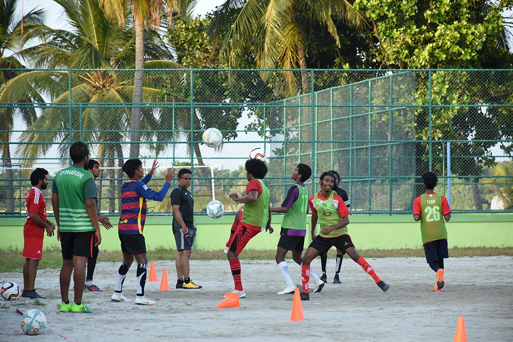 އޭދަފުއްޓަކީ ރާއްޖޭގައި ފުޓްބޯޅަ ކުޅުންތެރިން އުފައްދާ ހަބެއް: ސާންތީ