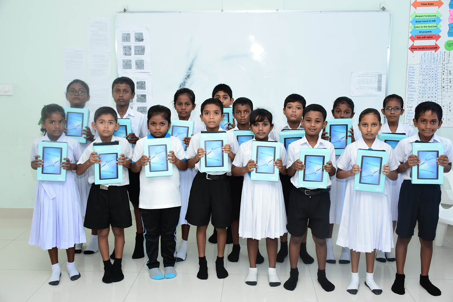 ބީއޭއީސީގެ ދަރިވަރުންނަށް ޓެބްލެޓް ބަހަން ފަށައިފި