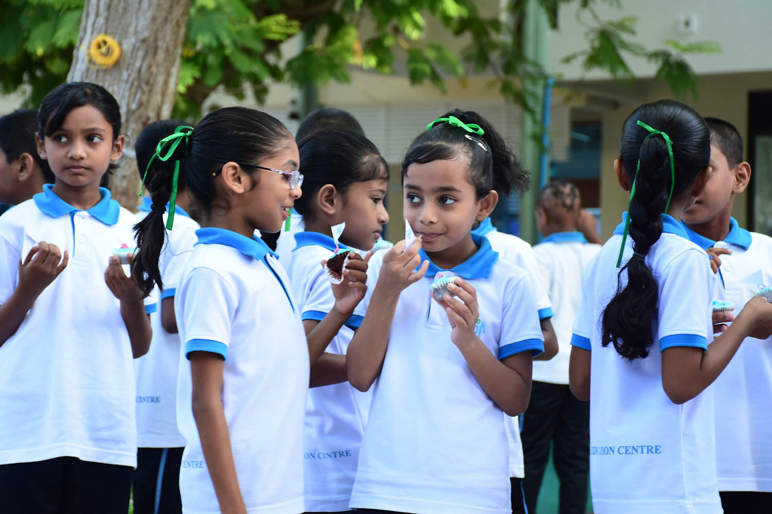 ގްރޭޑް އެކަކަށް ވަންނަ ކުދިންނަށް ރީ ޔޫސަބްލް ފެން ފުޅި ބަހަނީ