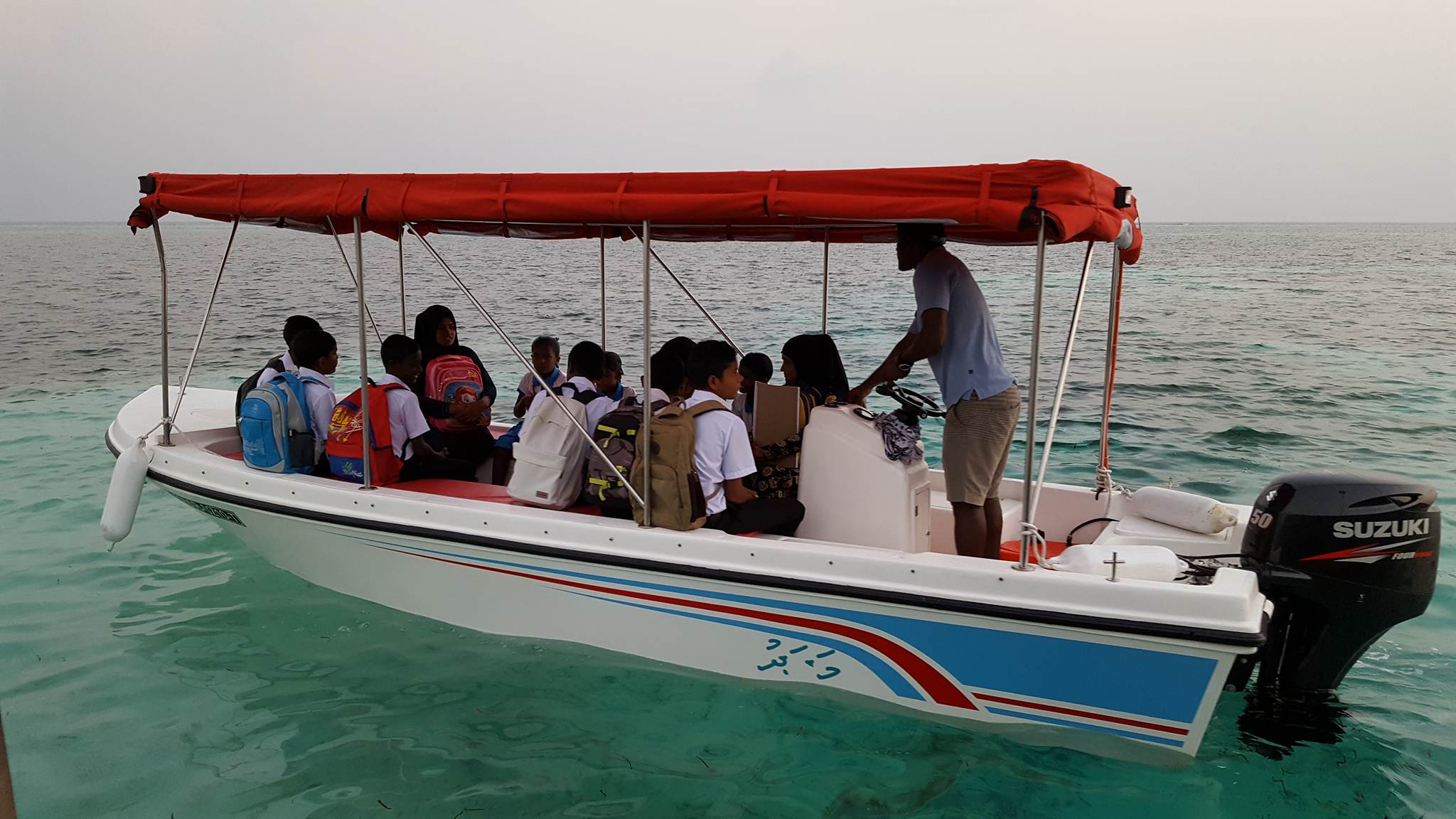 ސްކޫލަށްދާ ކުދިން އިތުރުވަނީ، އެކަމަކު ޑިންގީ ބޮޑެއްނުވޭ