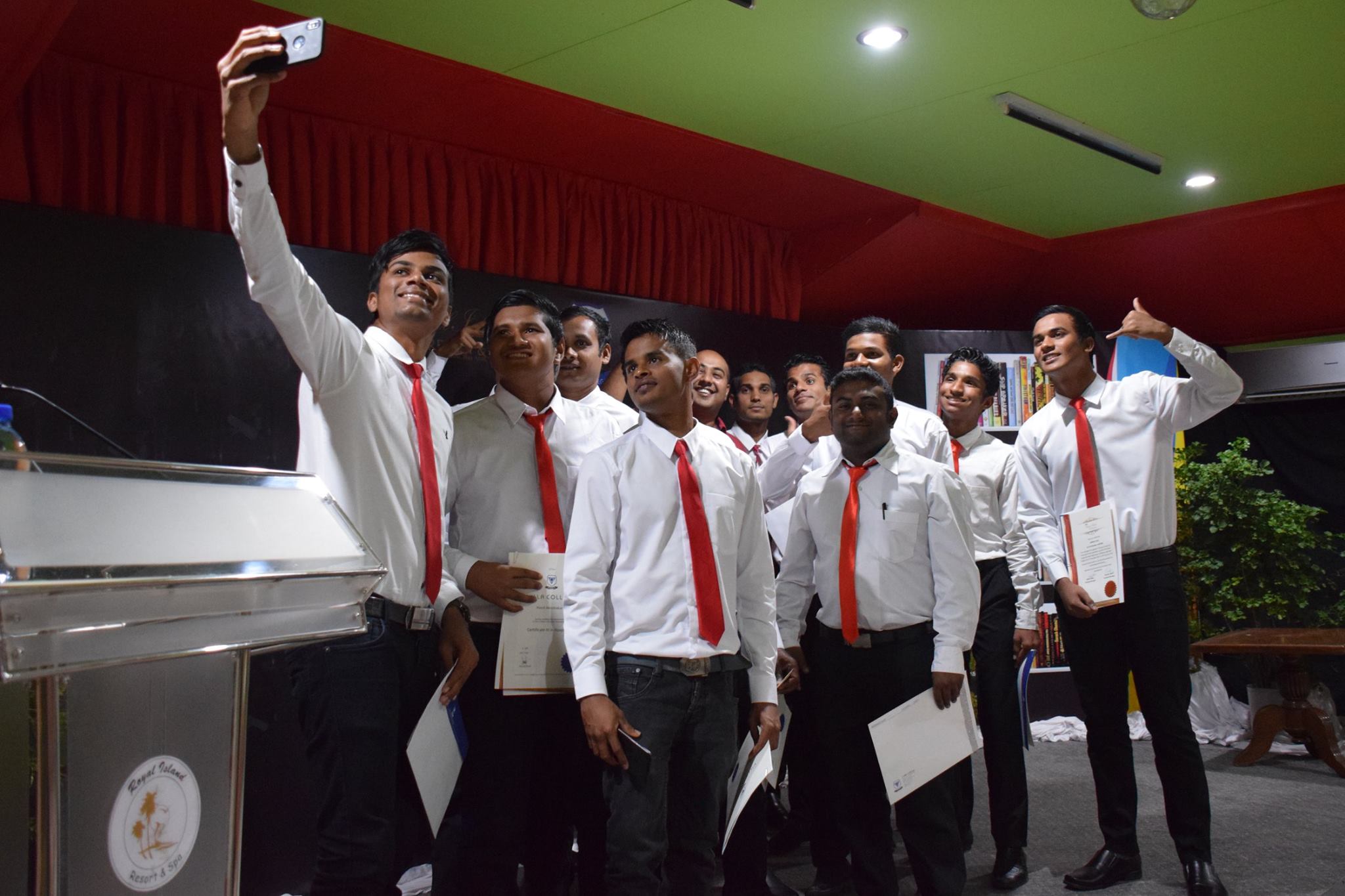 ވިލާ ކޮލެޖާއި ރޯޔަލް ރިސޯޓް ގުޅިގެން ހިލޭ ކިޔަވައިދެނީ