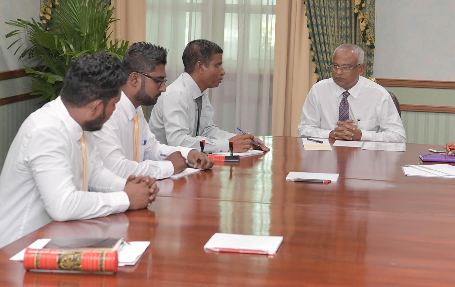 ތުޅާދޫ ރައްތިޔުންގެ ކަންބޮޑުވުންތައް ރައީސަށް ދަންނަވައިފި