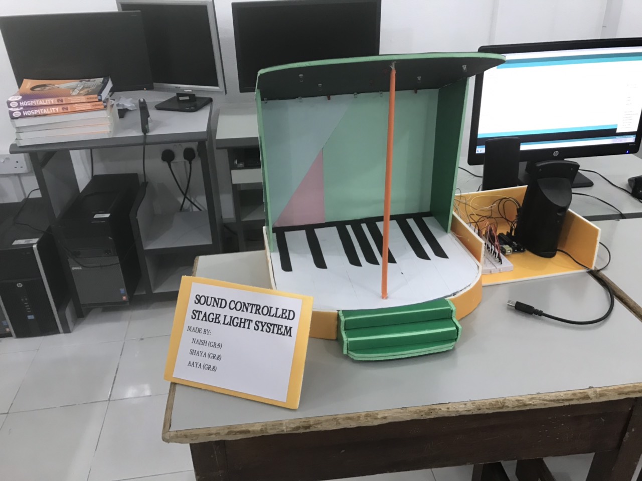 ގޮއިދޫ ސްކޫލުގައި ރޮބޮޓިކްސް ކުލާހެއް ހިންގައިފި