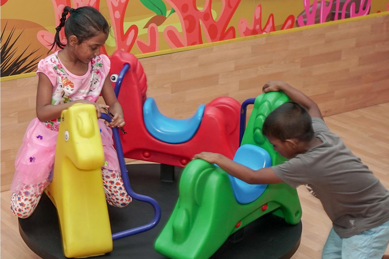 ދިރާގުން އައިޖީއެމްއެޗަށް ހަދިޔާކޮށްފައިވާ ކުޑަކުދިންގެ އިންޑޯ ޕްލޭ އޭރިޔާ އާކޮށްފި