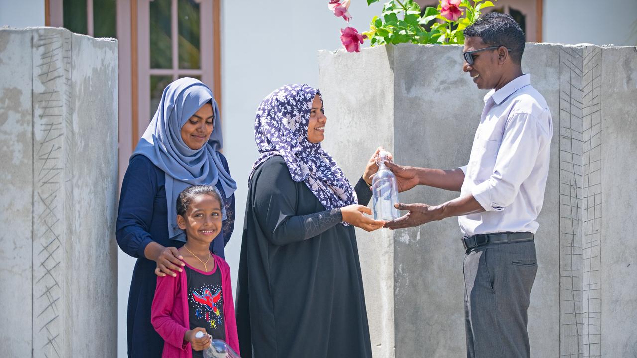 ބީއެމްއެލް އިން ށ. ފޭދޫގެ ކޮންމެ ގެއަކަށް ބިއްލޫރި ފުޅި ހަދިޔާކޮށްފި