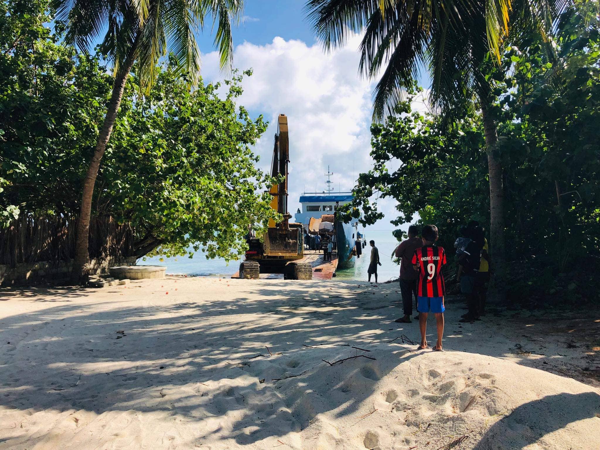 ފެހެންދޫ ބަނދަރުގެ މަސައްކަތަށް ބޭނުންވާ ސާމާނު ގެނެސްފި